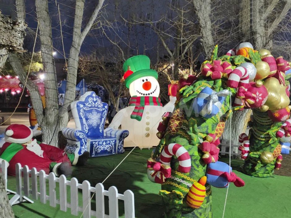 Новогодняя надувная арка в исполнении Эксклюзив с колокольчиками