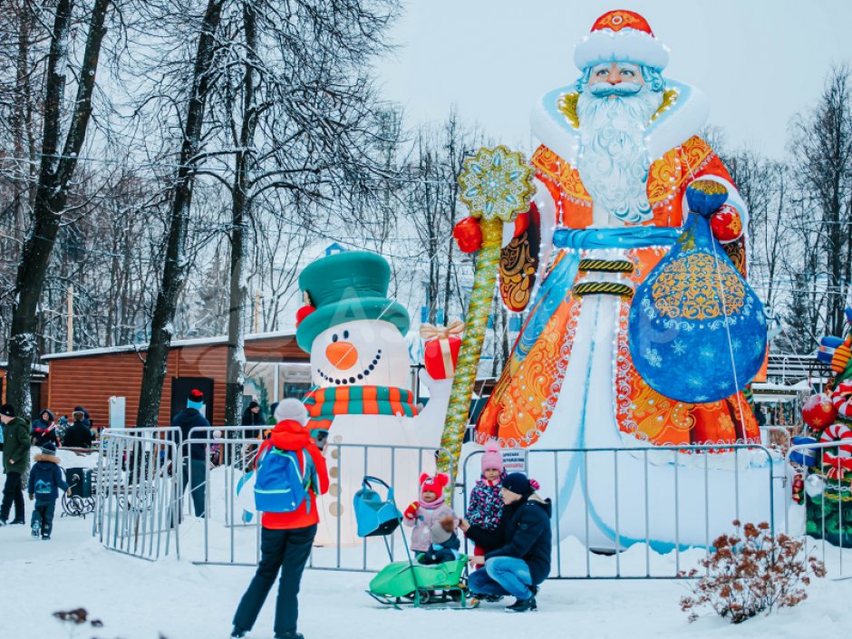 Надувная фигура Дед Мороз Эксклюзив — для улицы, с подсветкой