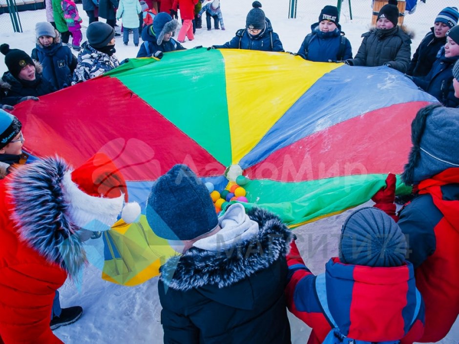 Игровой парашют — реквизит для командных игр, тимбилдинга и аниматоров