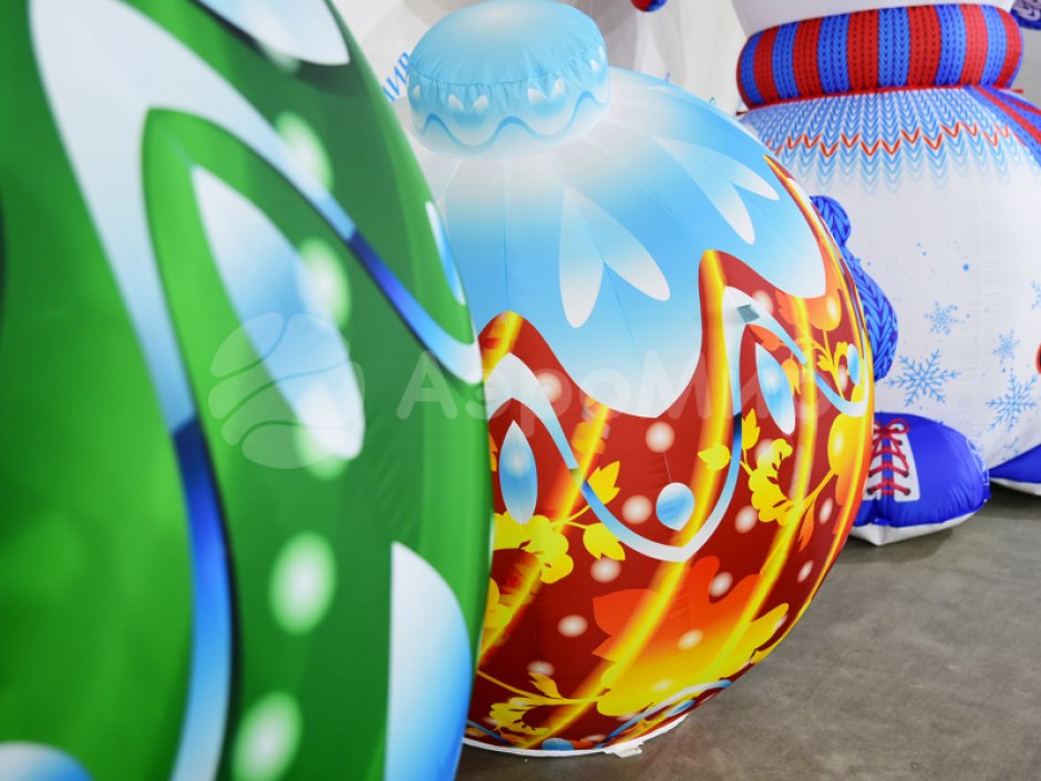 Надувные ёлочные шары с подсветкой