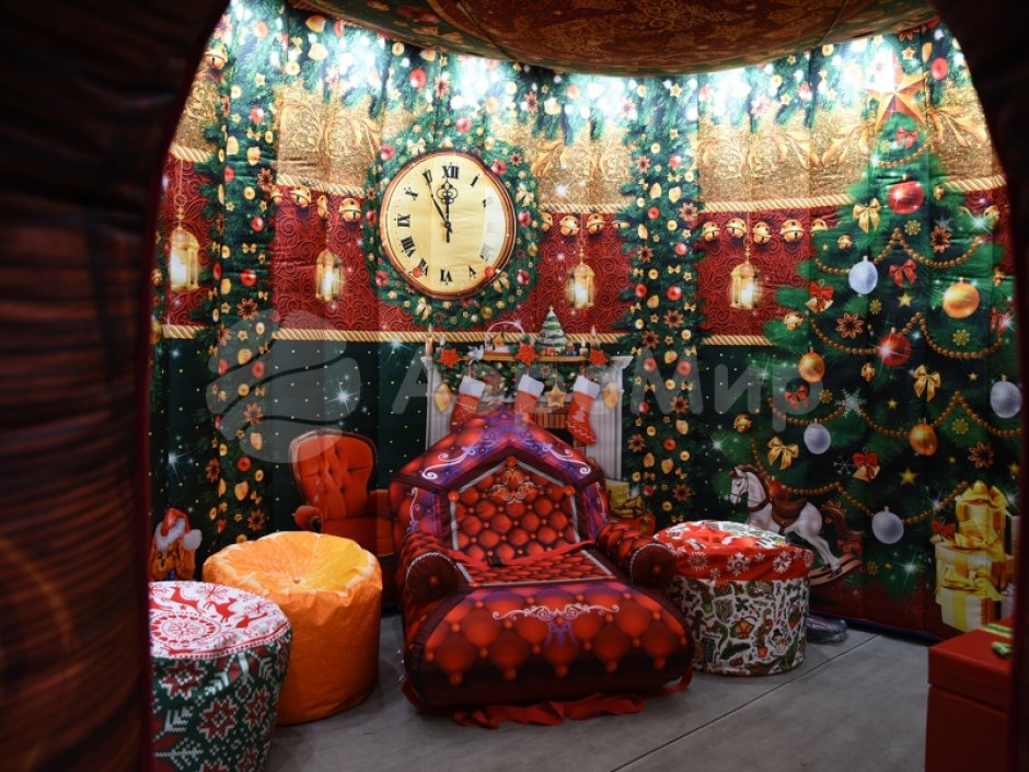 Колпак дом — новогодняя надувная конструкция с фотозоной внутри