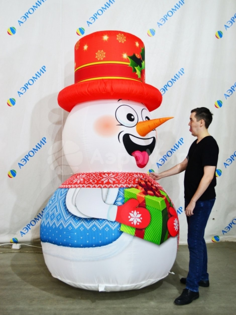 Надувной Снеговик в шляпе — новогодняя фигура для улицы с подсветкой