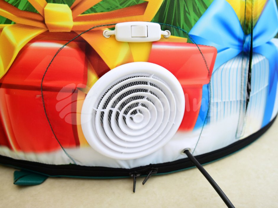 Надувной новогодний декор конус