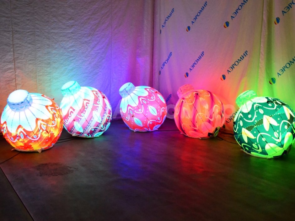 Надувные ёлочные шары с подсветкой