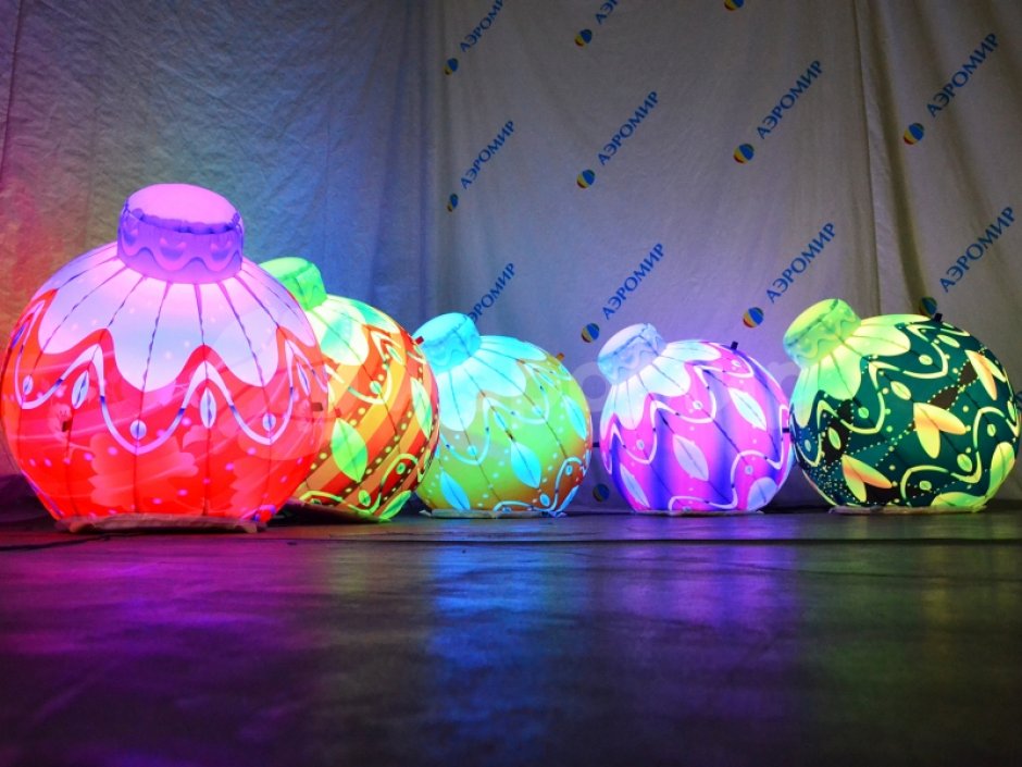 Надувные ёлочные шары с подсветкой