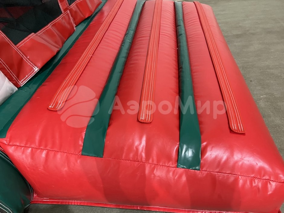 Надувной батут для бизнеса — изба Деда Мороза