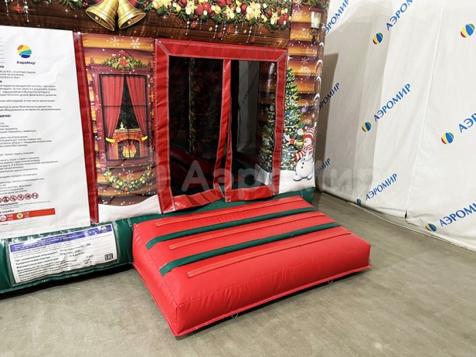 Надувной батут для бизнеса — изба Деда Мороза
