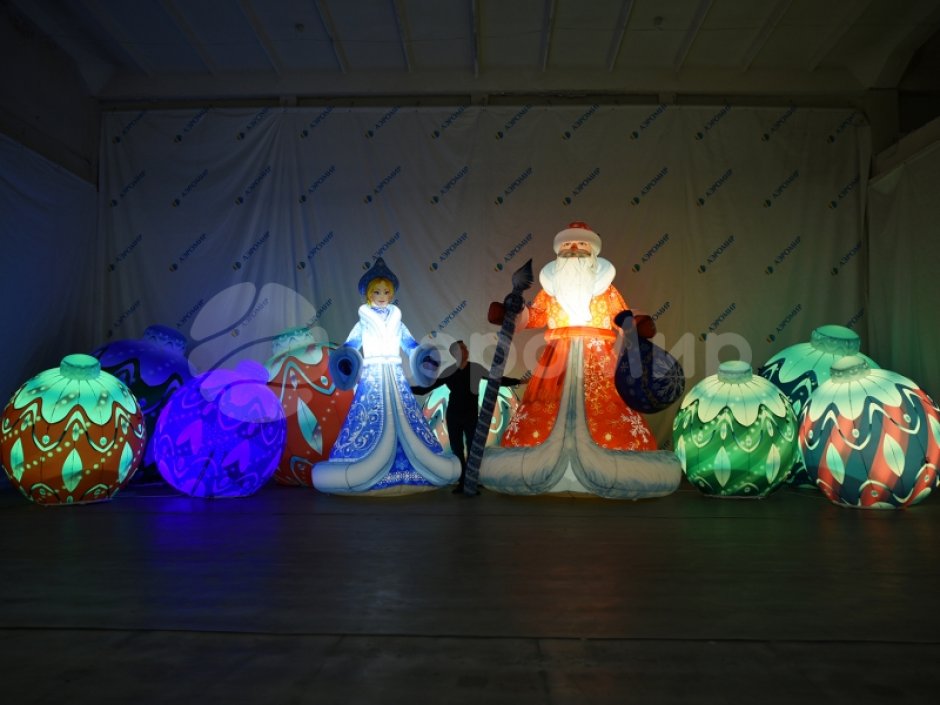 Надувные ёлочные шары с подсветкой