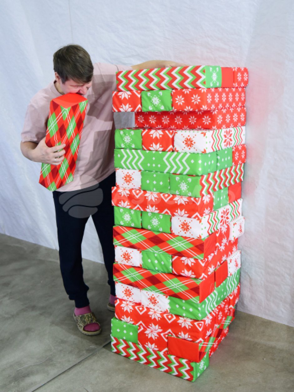 Гигантская новогодняя дженга