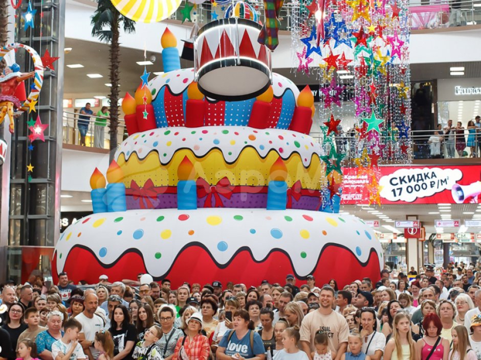 Гигантский торт для улицы