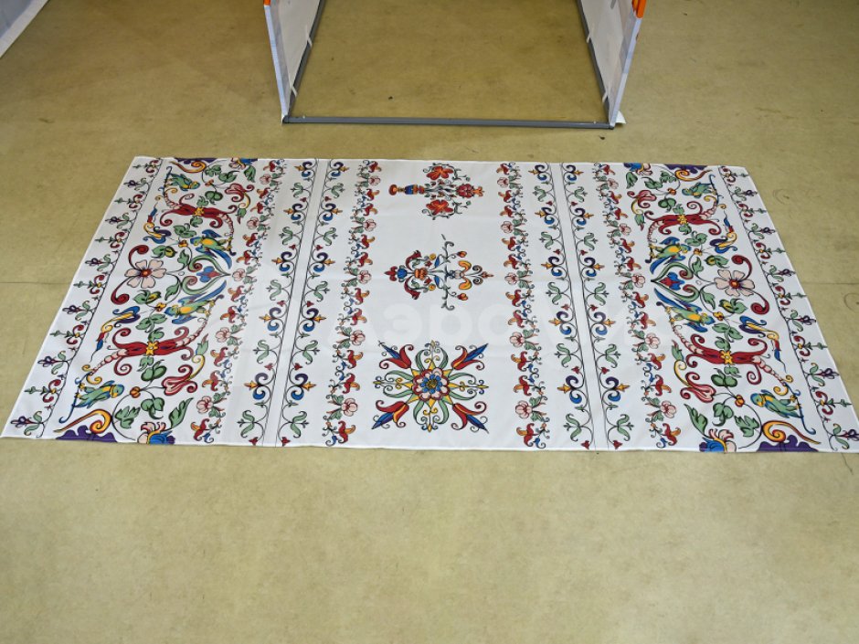 Каркасная палатка со скатертью