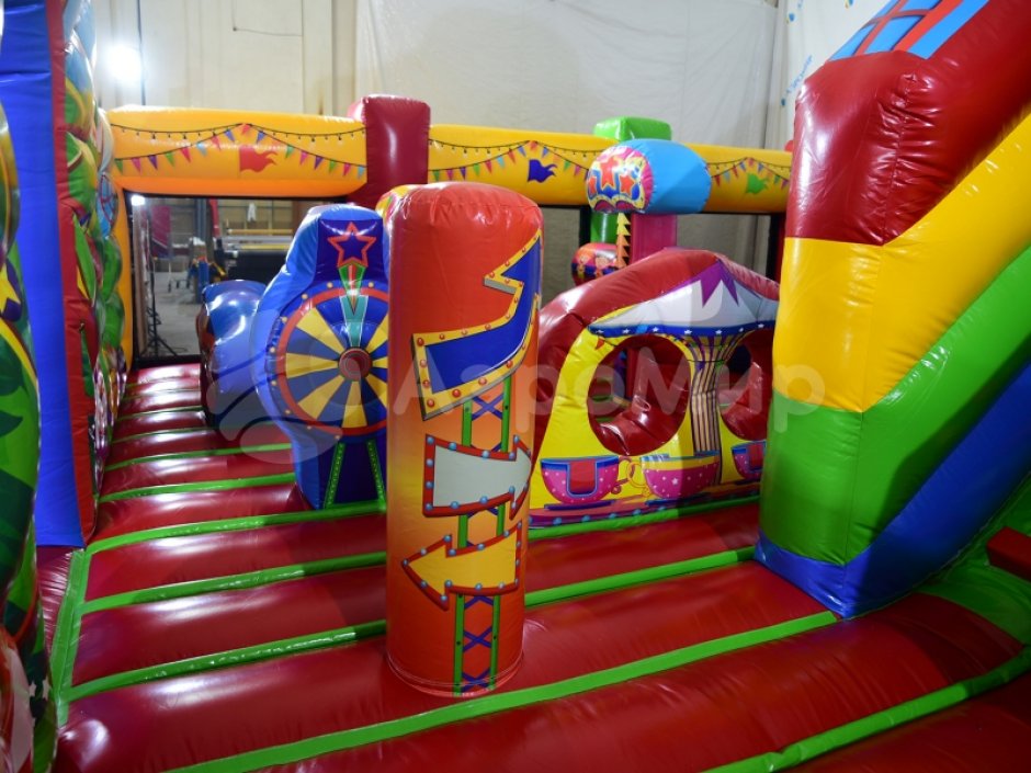 Надувной батут Парк развлечений площадью 56 м²