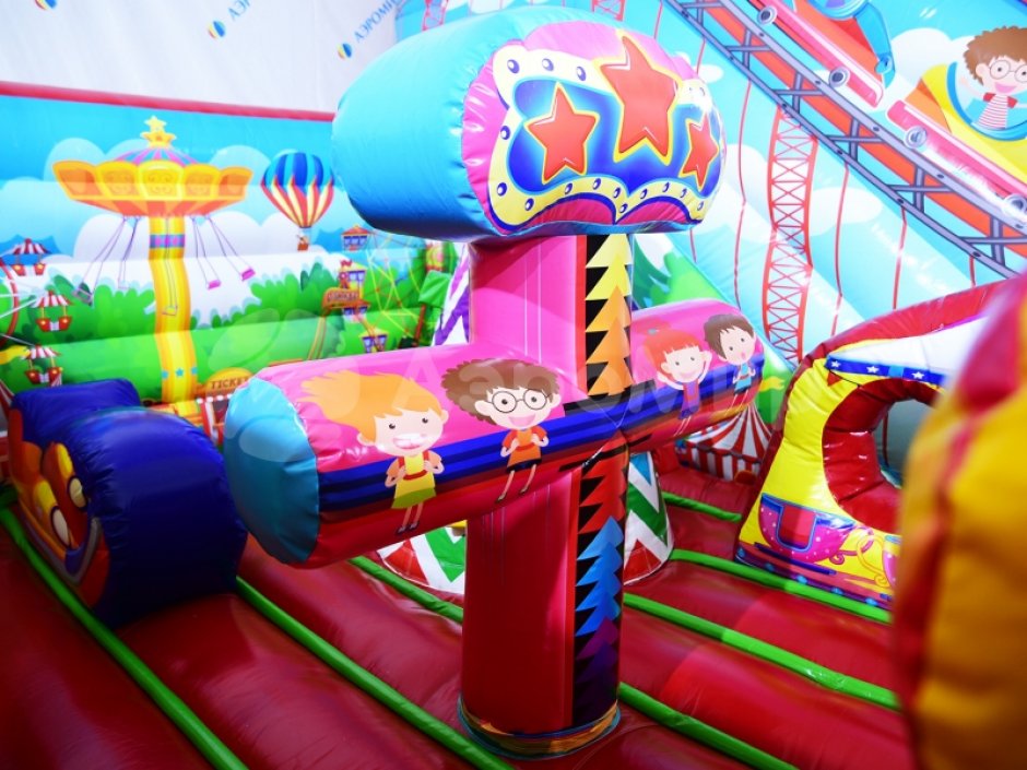 Надувной батут Парк развлечений площадью 56 м²