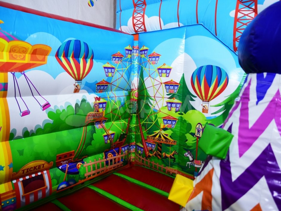Надувной батут Парк развлечений площадью 56 м²