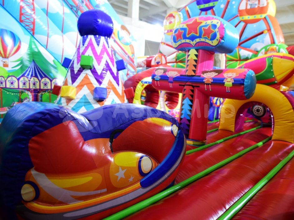 Надувной батут Парк развлечений площадью 56 м²