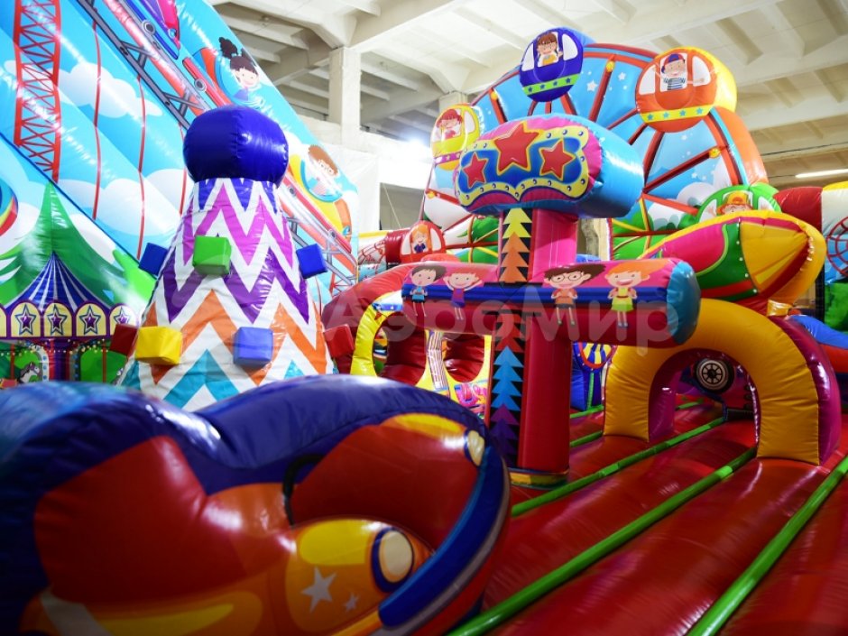 Надувной батут Парк развлечений площадью 56 м²