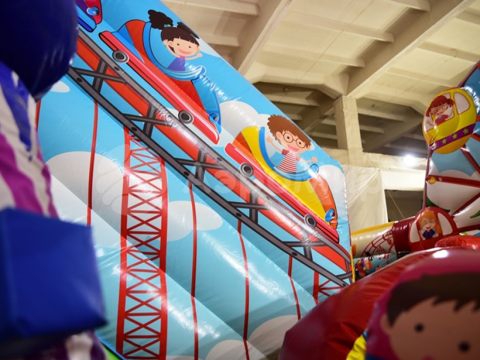 Надувной батут Парк развлечений площадью 56 м²