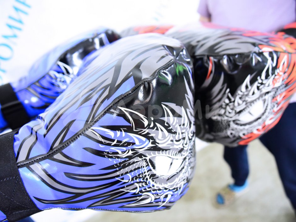 Гигантские перчатки — для шуточных боев, игр и развлечений детей и взрослых