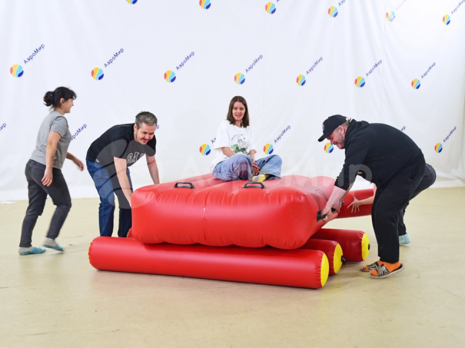 Надувной аттракцион для эстафет Плот на бревнах