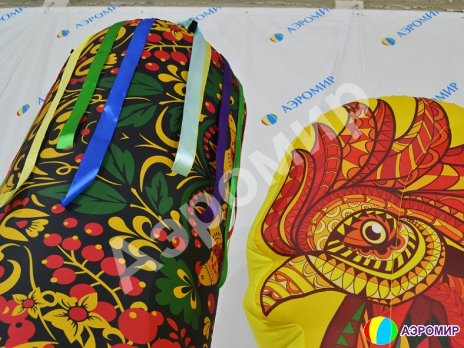 Надувной столб с лентами на Масленицу