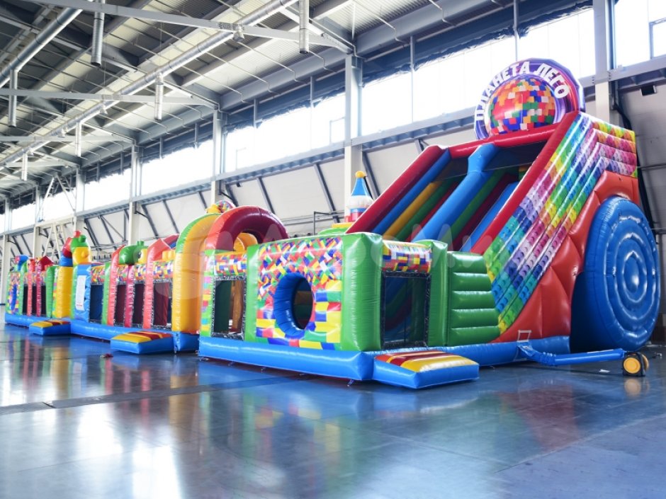 Планета лего — большой надувной парк