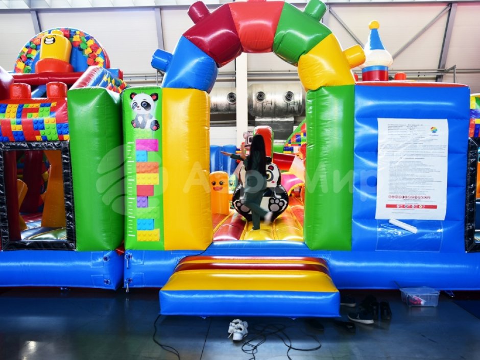 Планета лего — большой надувной парк