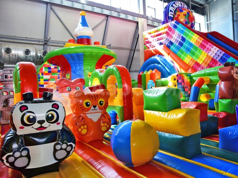 Планета лего — большой надувной парк