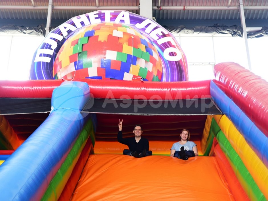 Планета лего — большой надувной парк