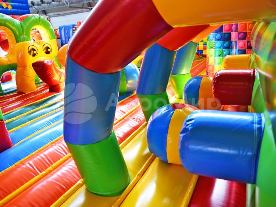 Планета лего — большой надувной парк