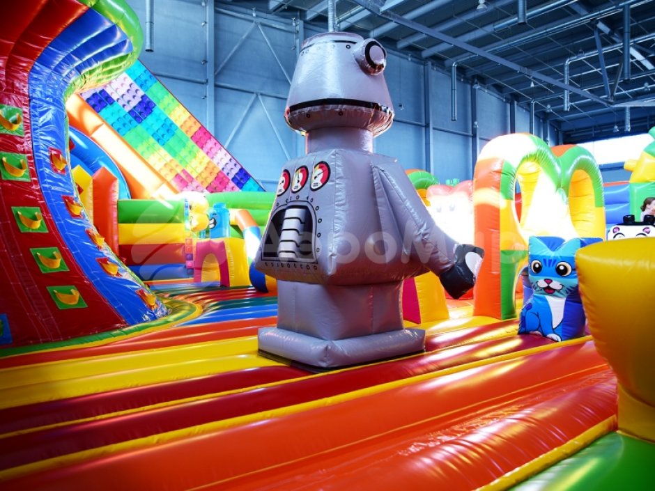 Планета лего — большой надувной парк