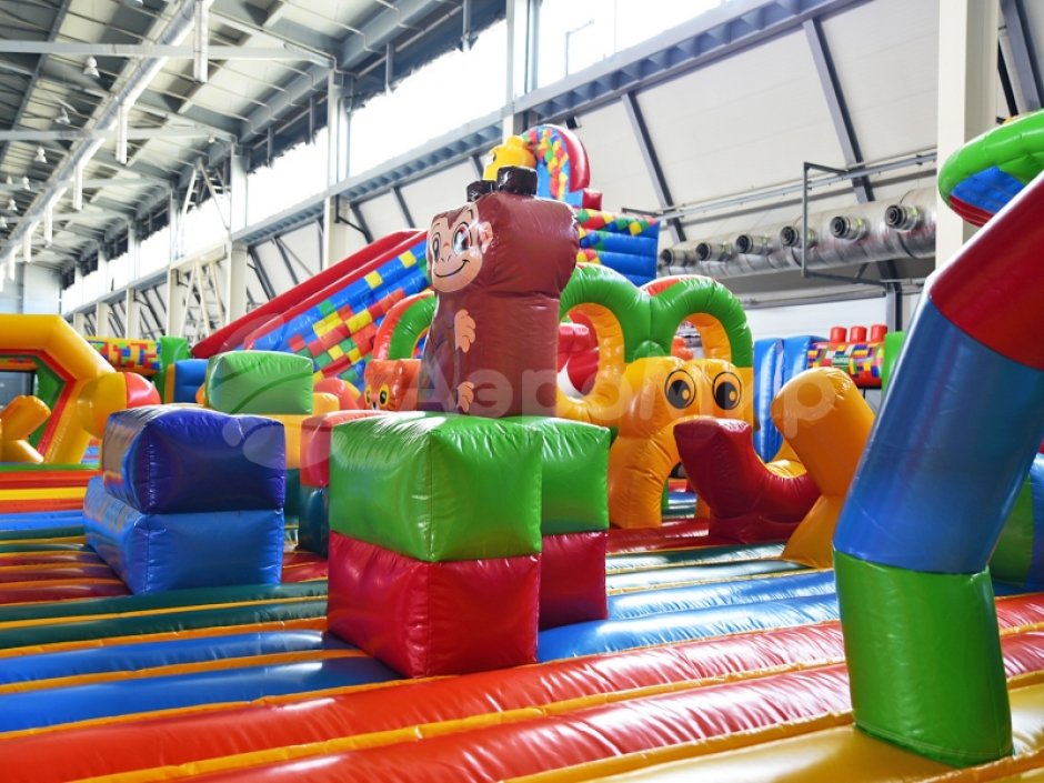 Планета лего — большой надувной парк