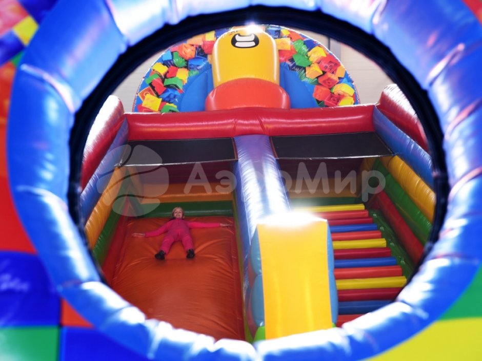 Планета лего — большой надувной парк