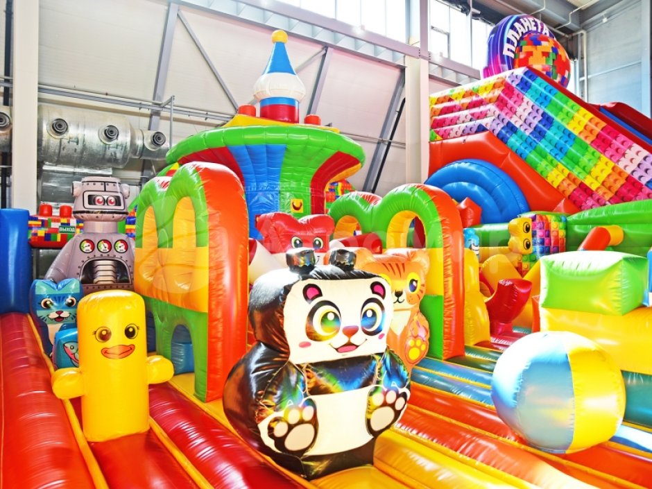 Планета лего — большой надувной парк