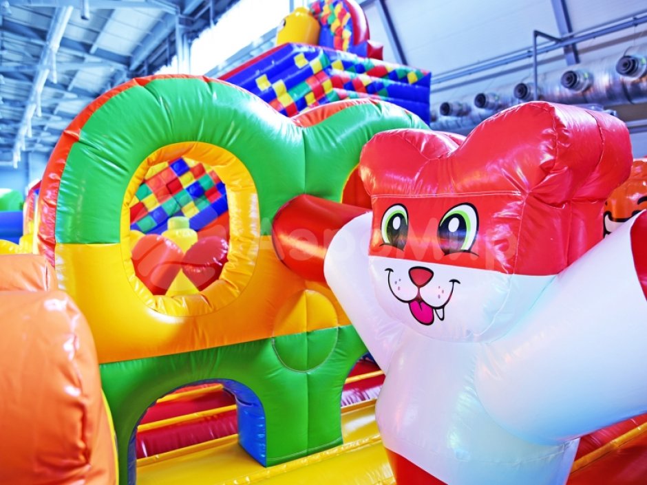 Планета лего — большой надувной парк