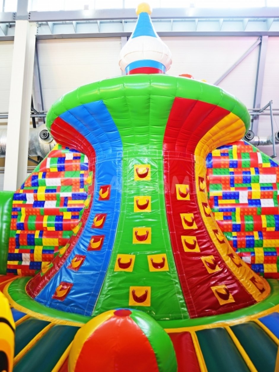 Планета лего — большой надувной парк