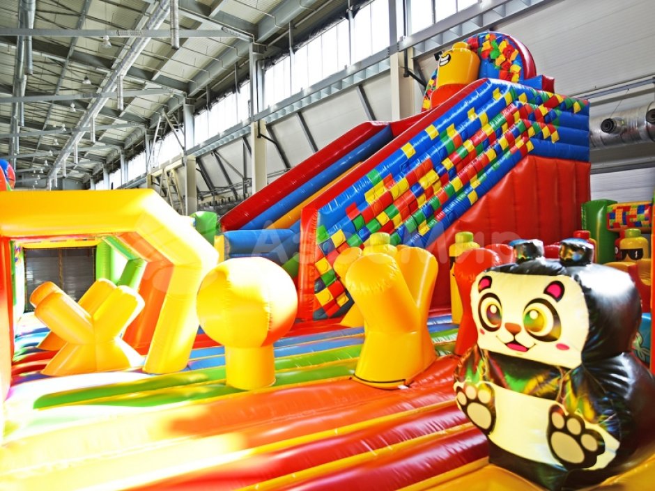 Планета лего — большой надувной парк