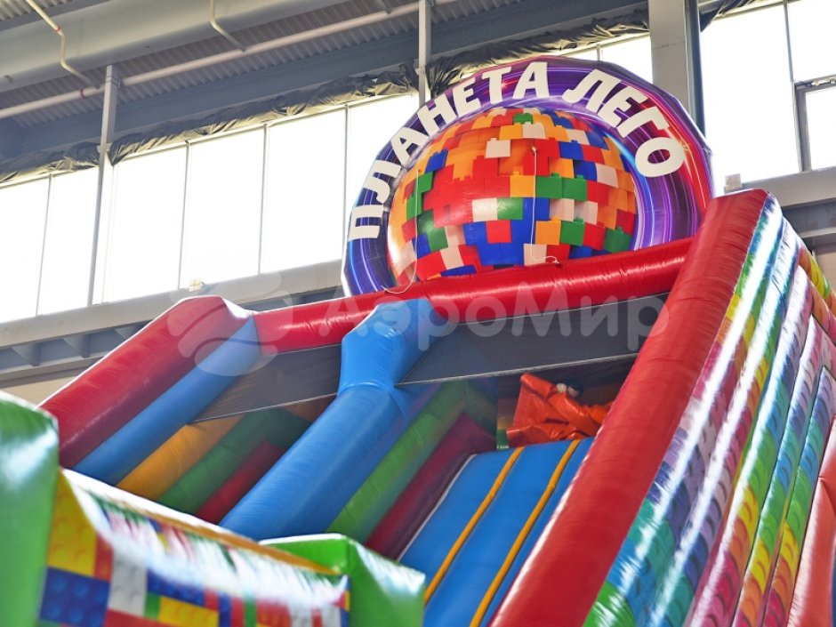 Планета лего — большой надувной парк