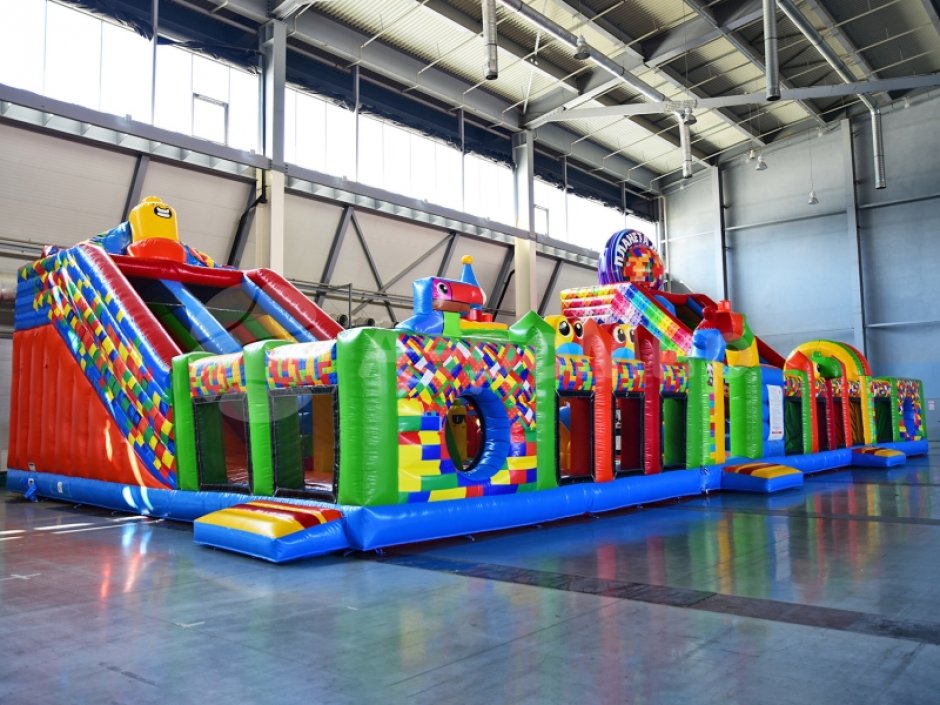 Планета лего — большой надувной парк