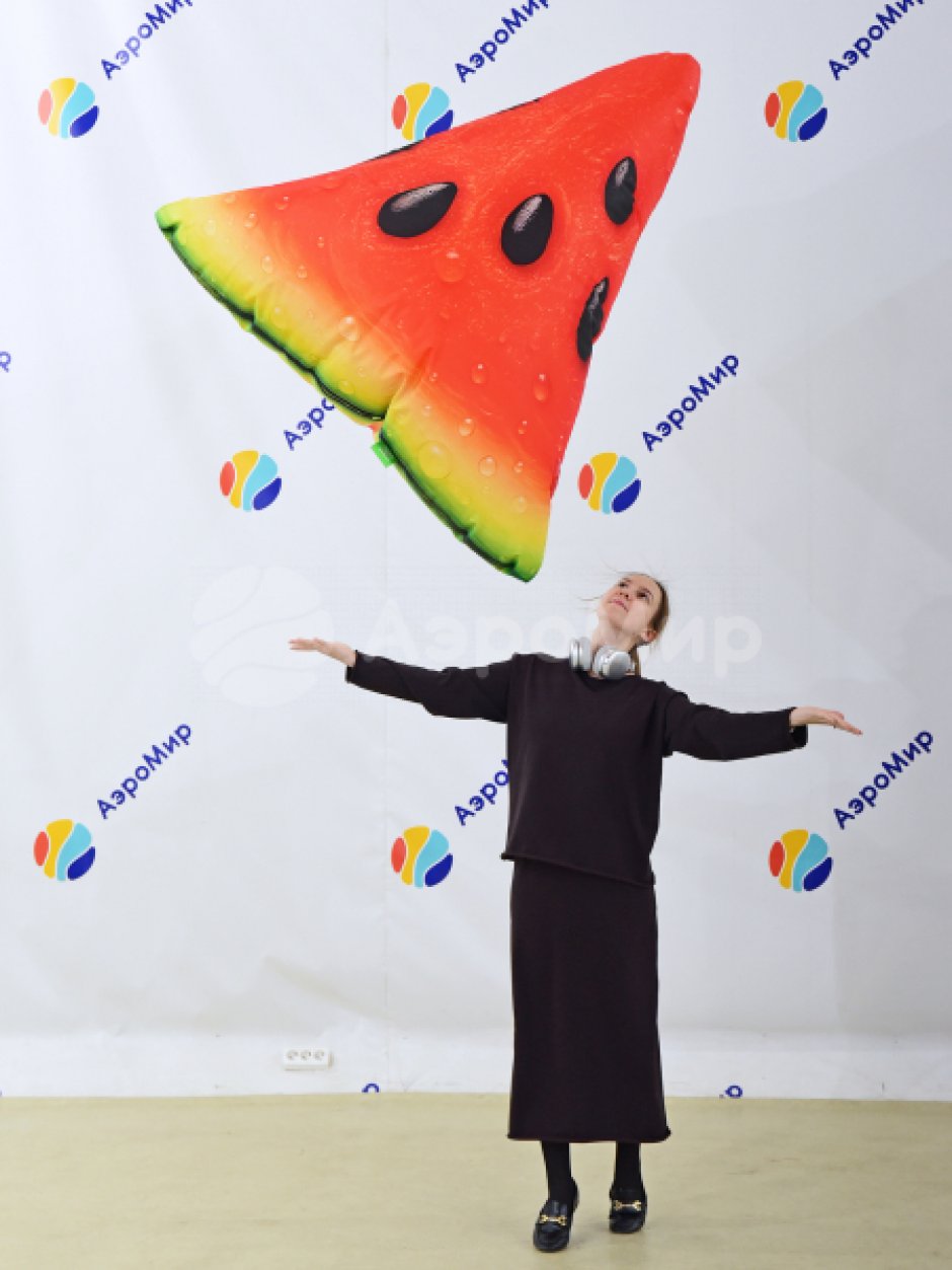 Треугольник-подушка — яркий и легкий реквизит для шоу, игры и развлечений