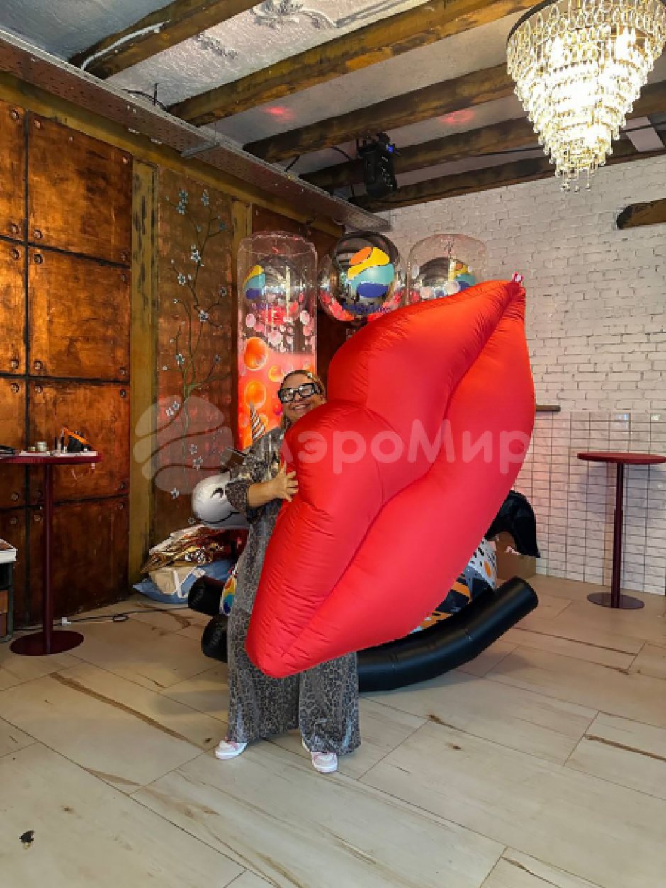 Губы-подушка