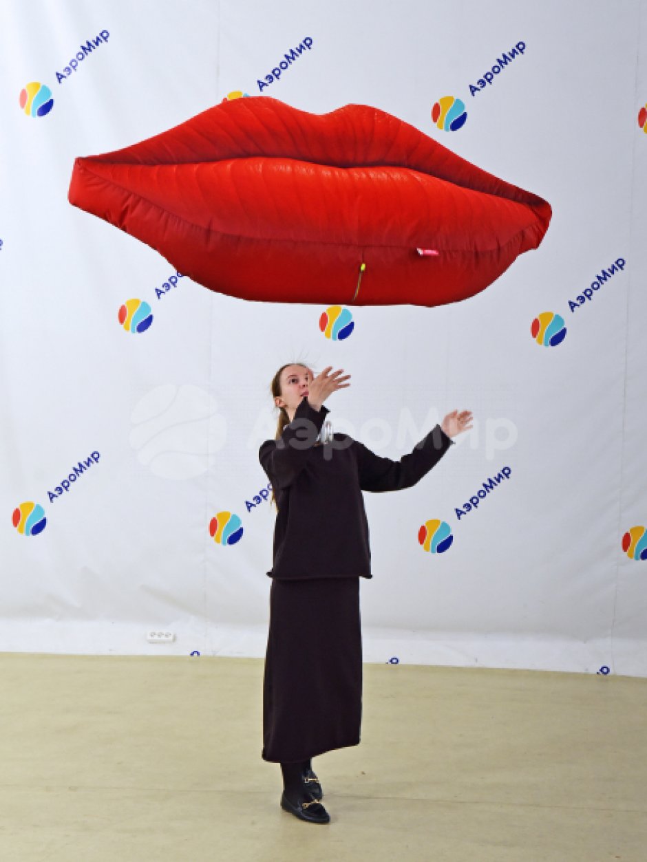 Губы-подушка