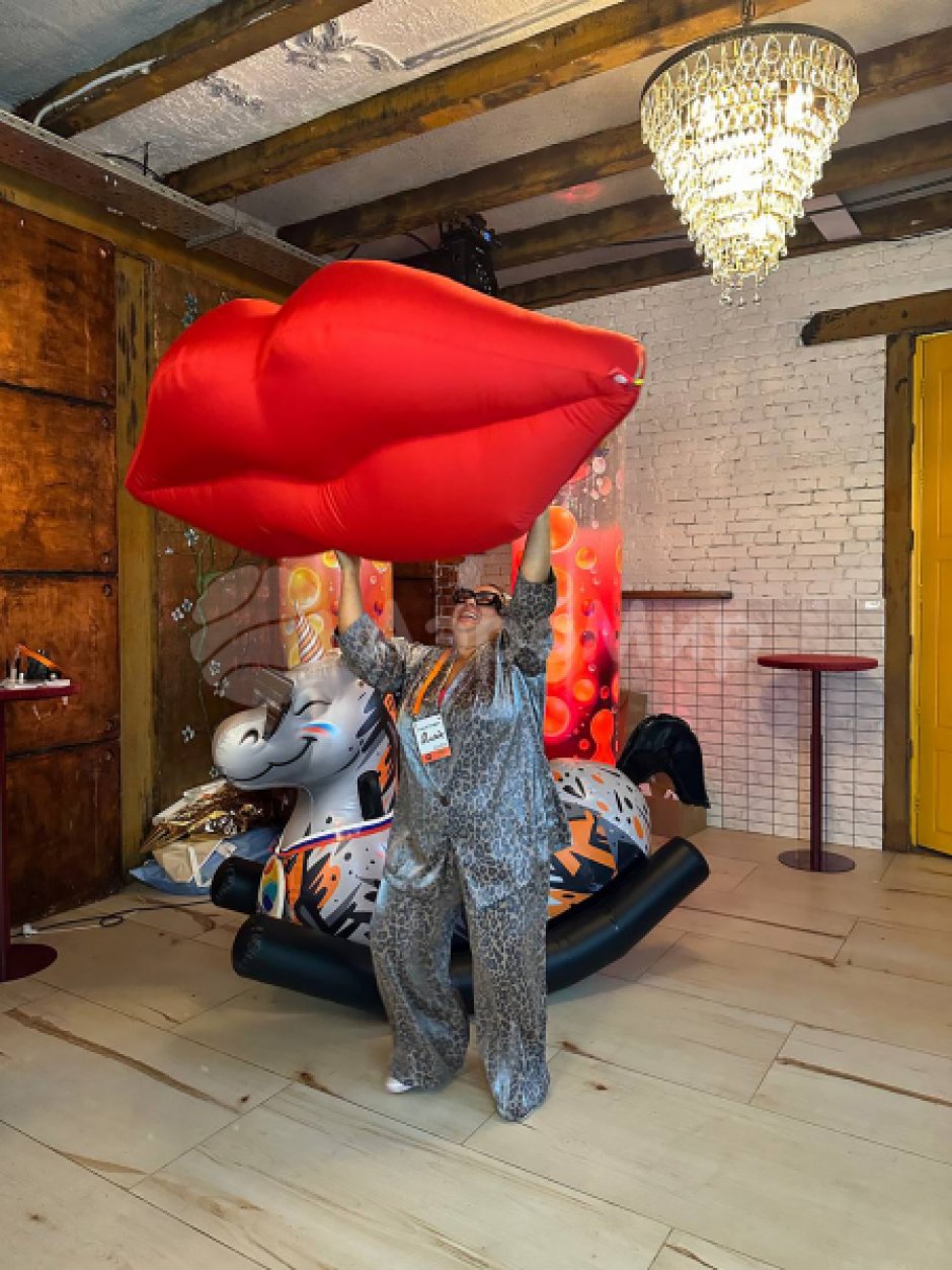 Губы-подушка