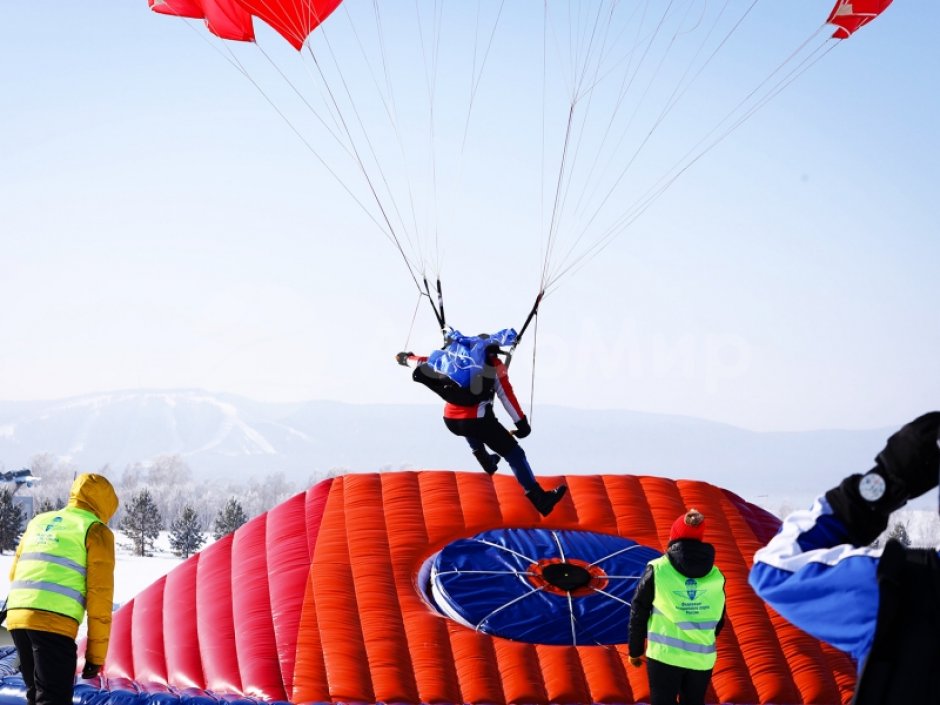 Надувная подушка приземления для парашютистов с мишенью по центру