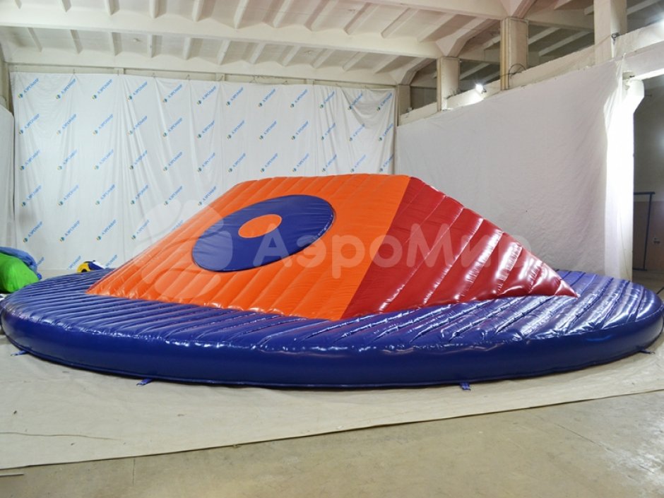 Надувная подушка приземления для парашютистов с мишенью по центру