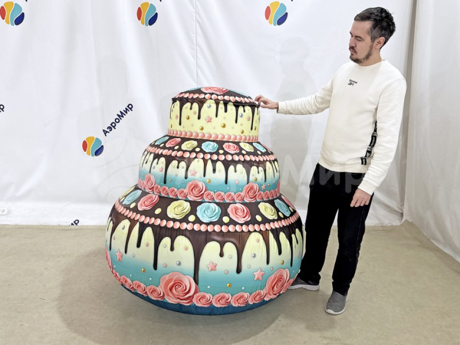 Тортик-подушка — яркий и легкий реквизит для шоу, игры и развлечений