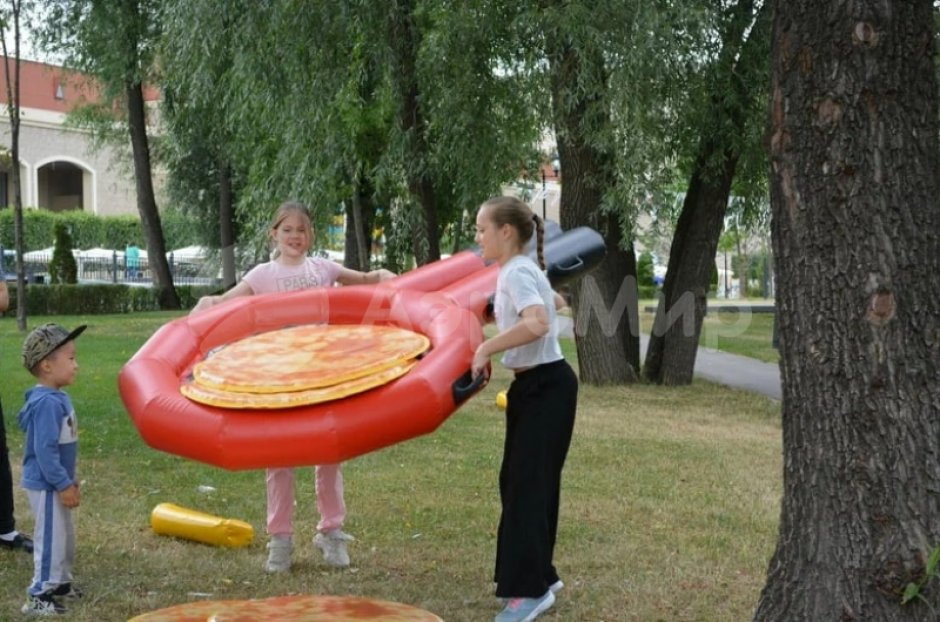 Командная забава — лови сковородкой