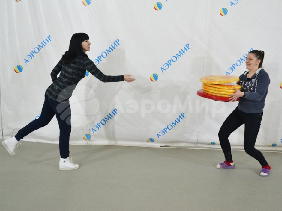 Поймай Блины — народные забавы