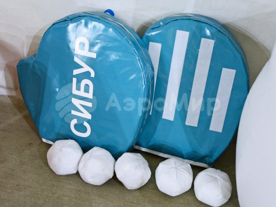 Поймай снежки — игровой реквизит для праздников