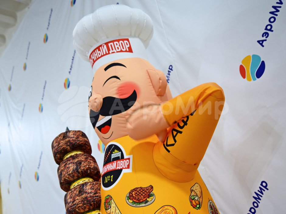 Повар-зазывала для рекламы кафе