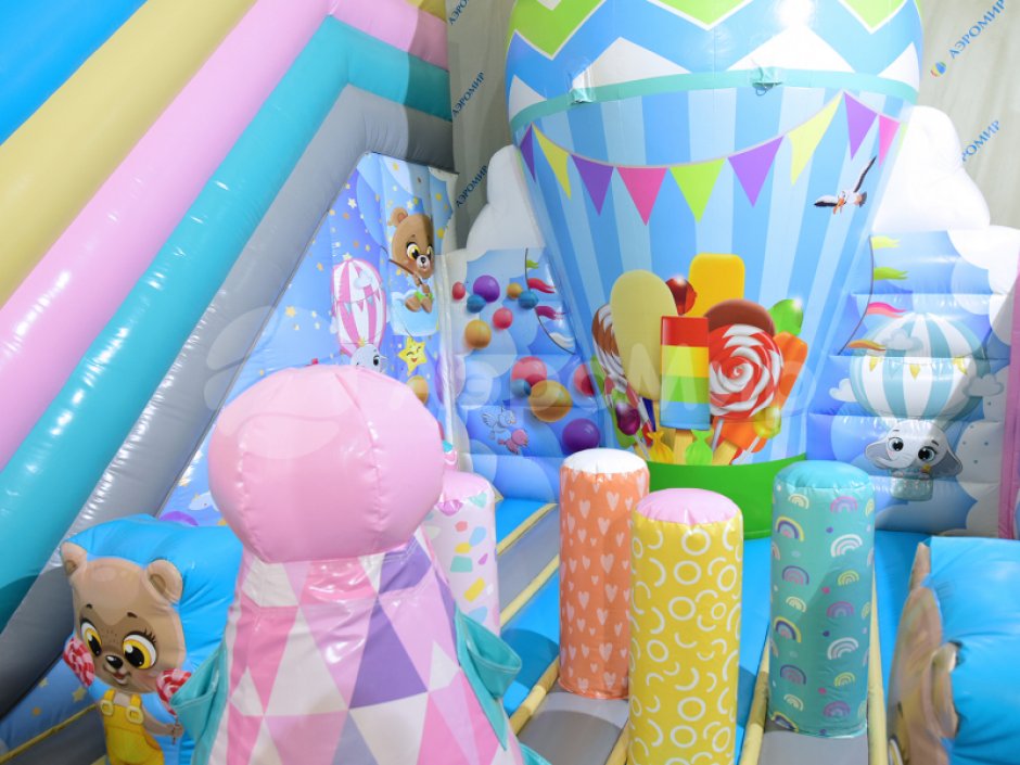 Надувной батут Путешествие — площадь около 75 м²